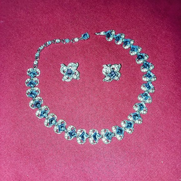 BOGOFF vintage necklace & clip earring set! - Picture 1 of 7